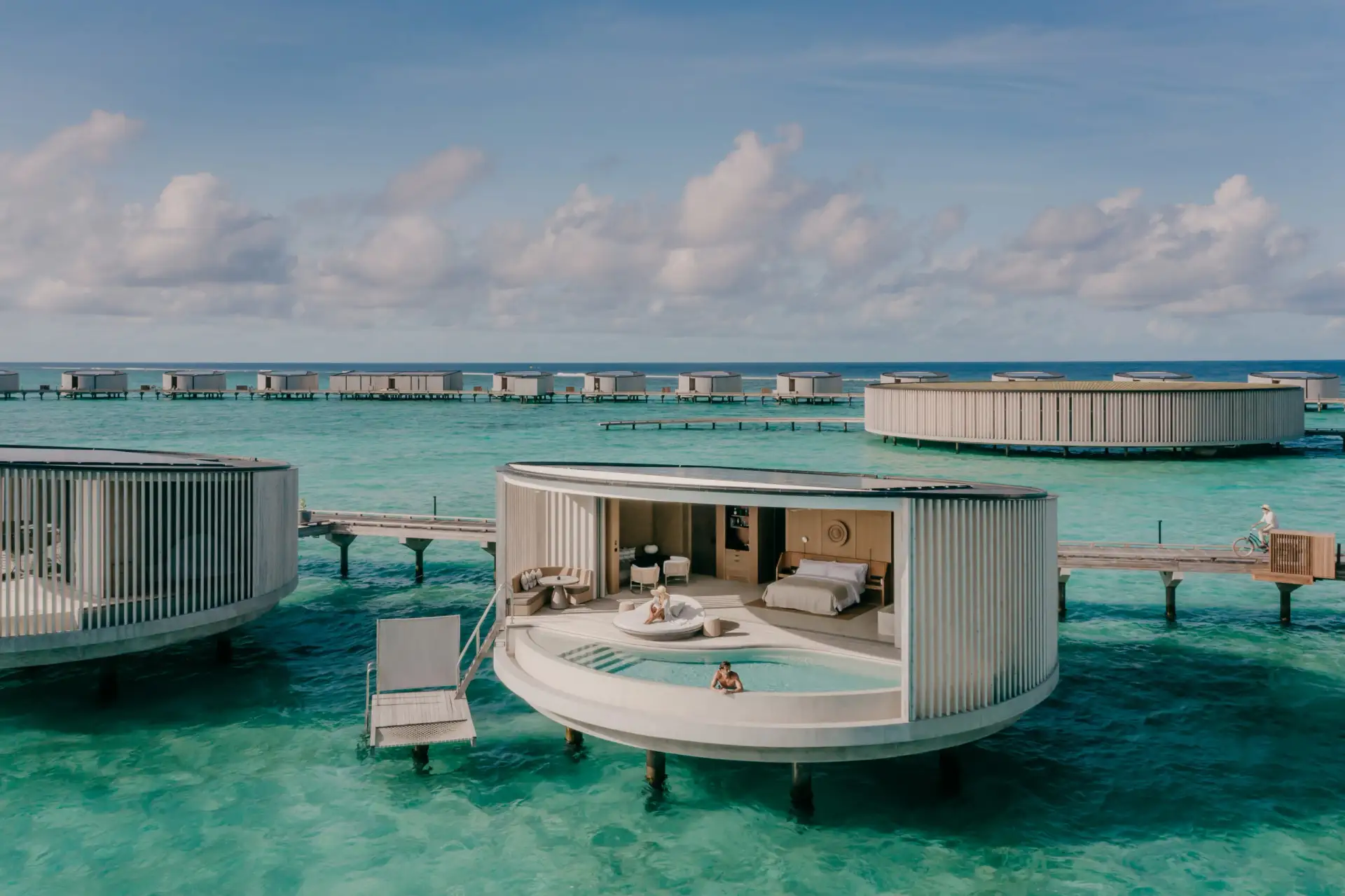 82 Luxuriöse Wasservilla mit eigenem Pool im The Ritz-Carlton Maldives Fari Islands