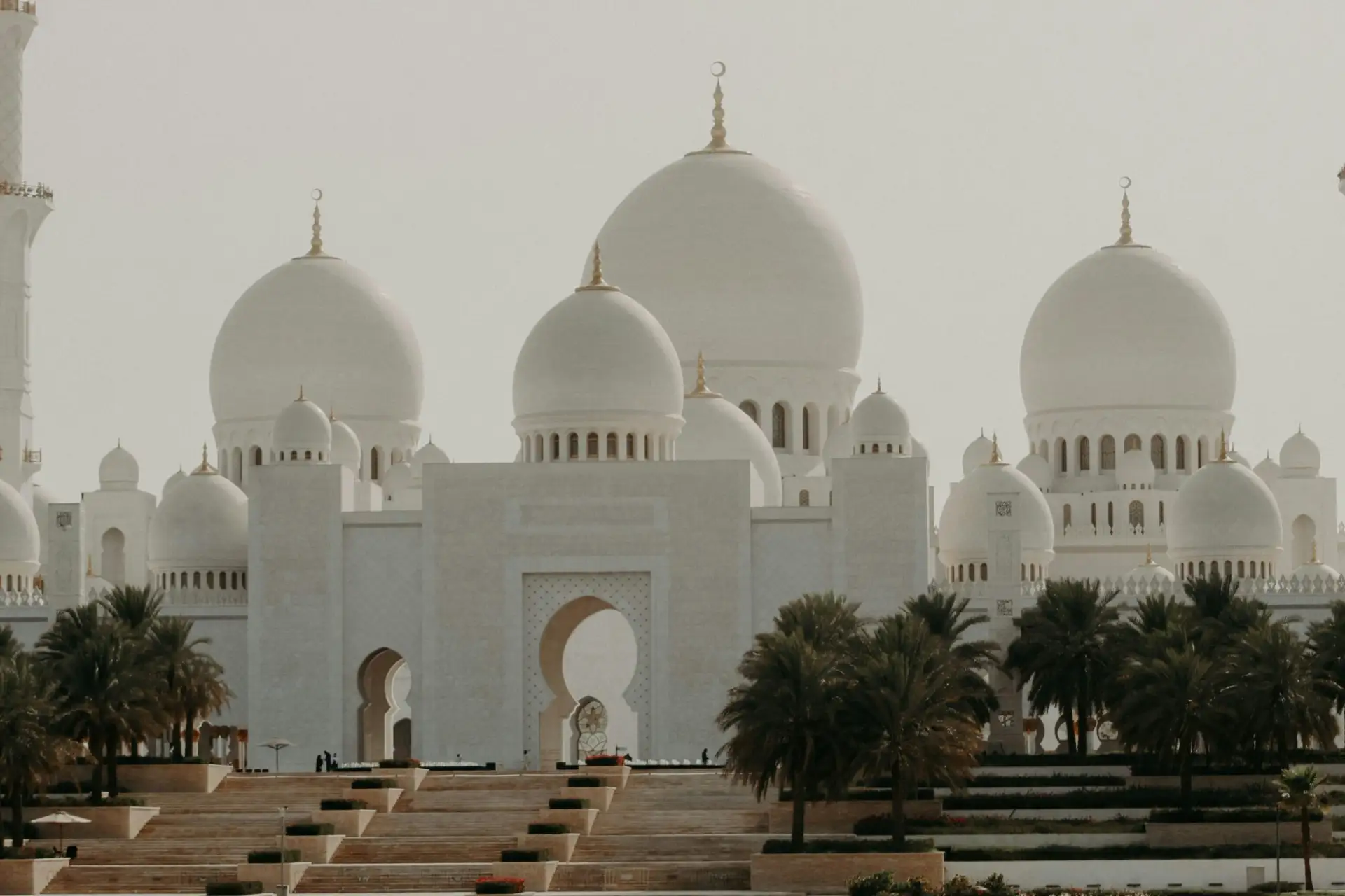 Die Scheich-Zayid-Moschee auf der Abu Dhabi Luxusreise